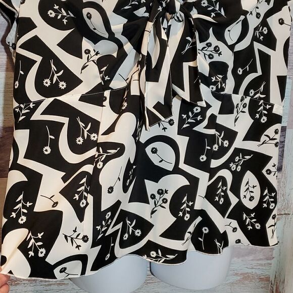 Carolina Colours Black White Floral Tie Front Blouse Plus Size 22W Casual Fun - Picture 5 of 8